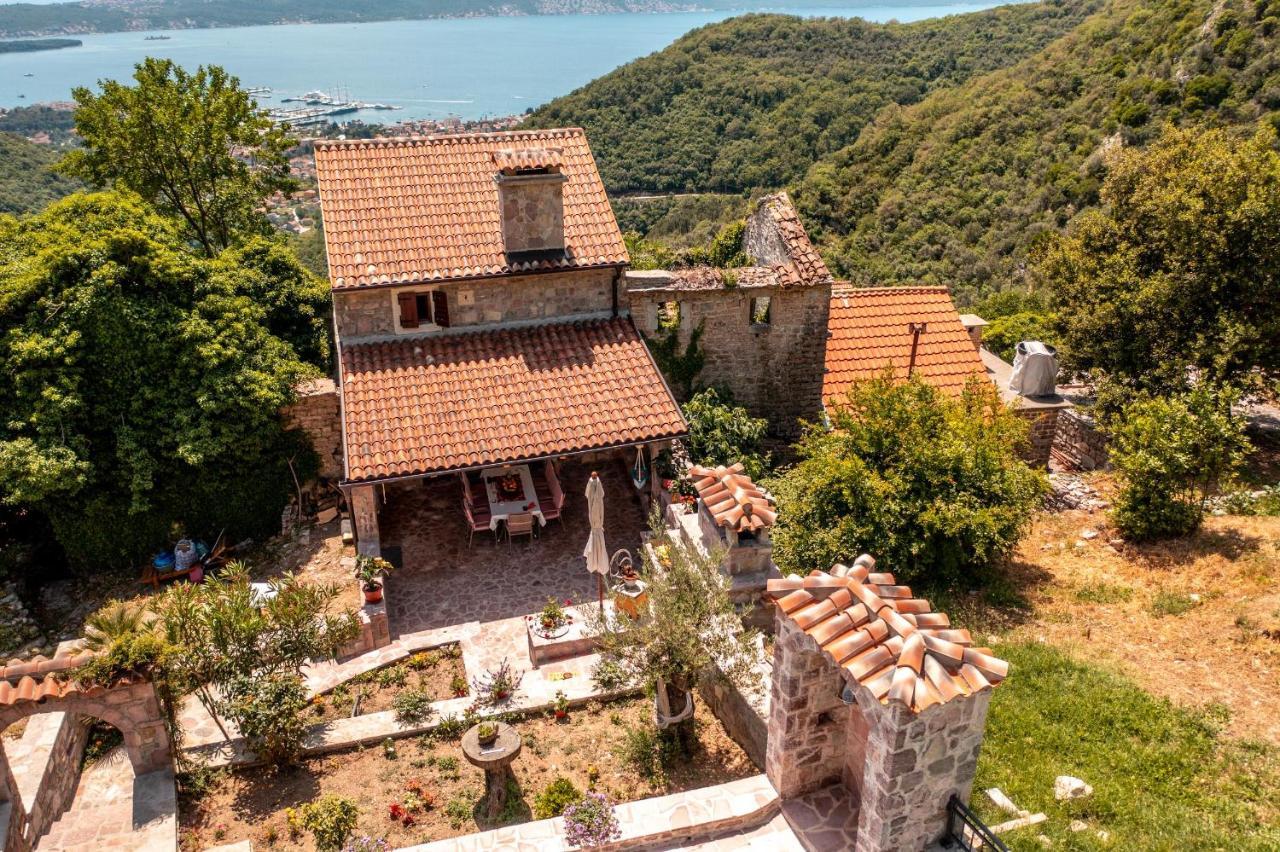 Old Stone House Villas Tivat Eksteriør bilde